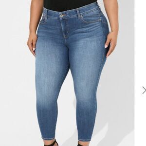 Torrid Jeans Bombshell Skinny Blue Denim Women's 16T